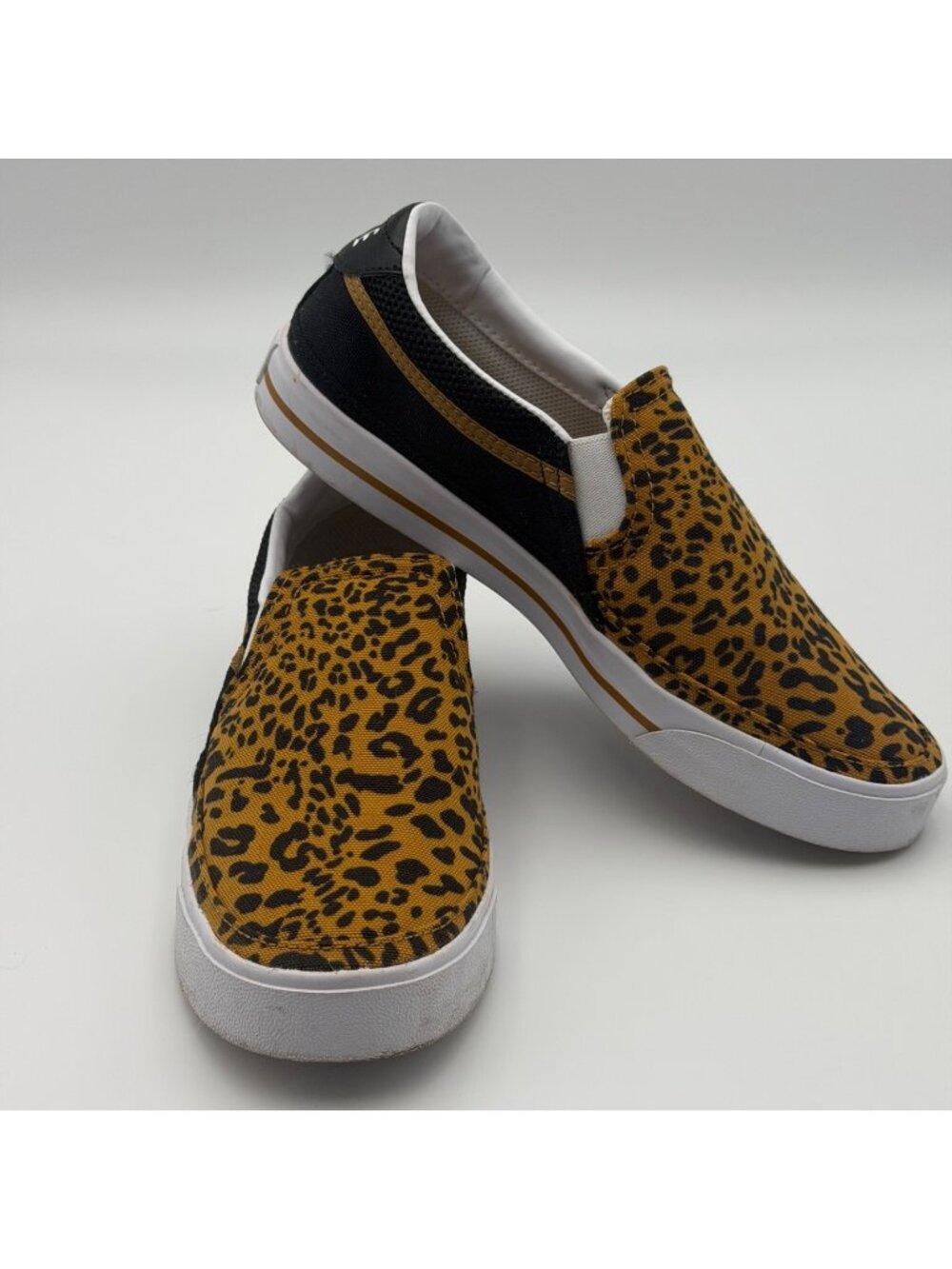 Nike Women's Size 6.5 Leopard Print Slip On Casual Sneakers Animal Print